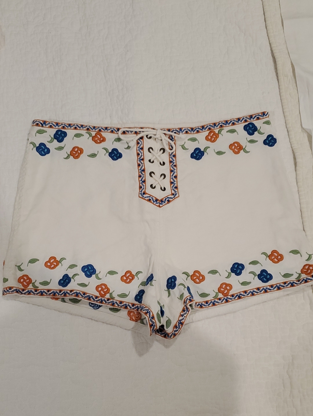 White High-Waist Floral Lace-Up Women’s Shorts